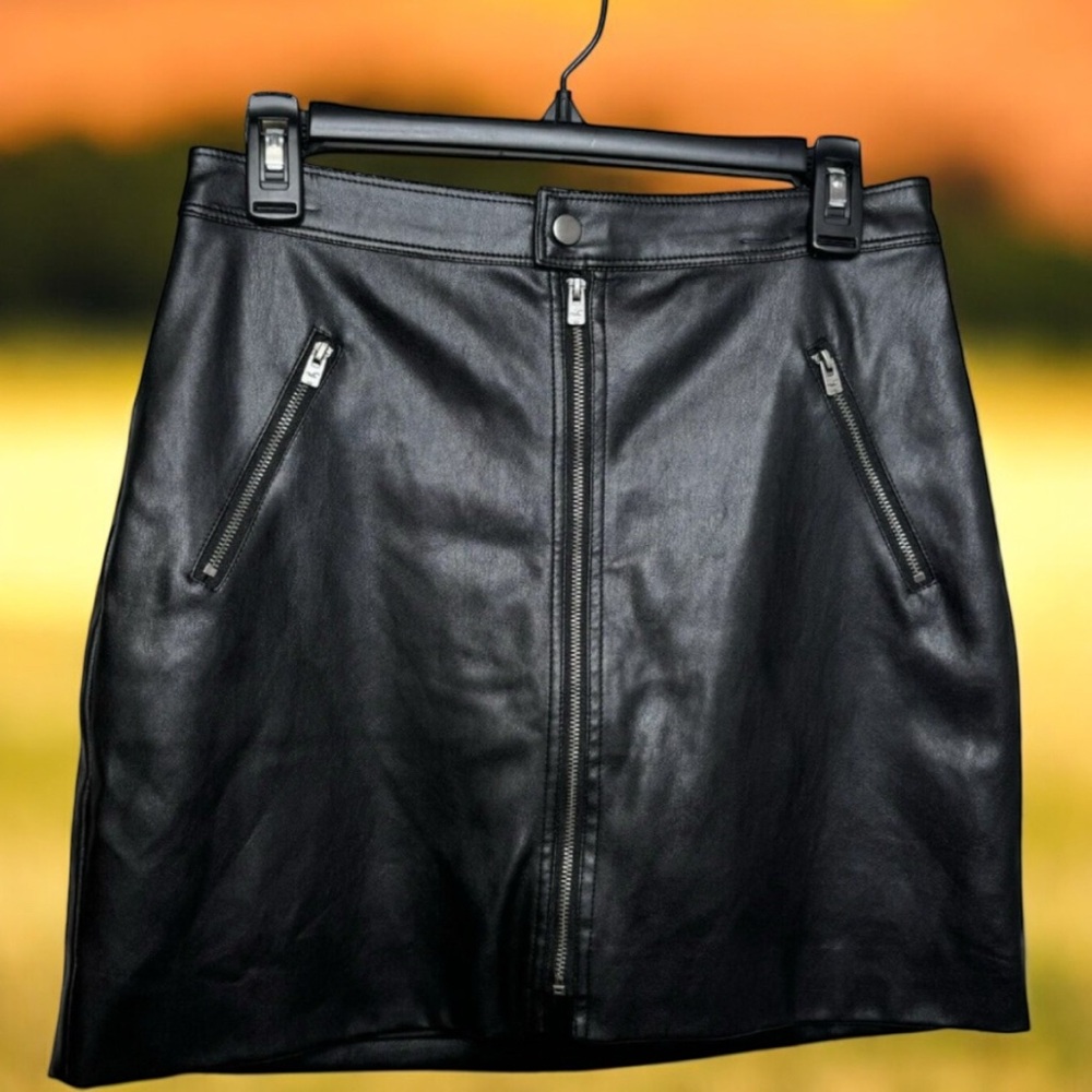 Hollister High Waisted Front-Zip Pleather Mini Skirt